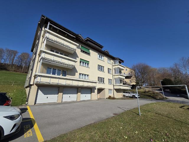 Gemütliche 4 Zimmerwohnung mit Balkon in Teufen!