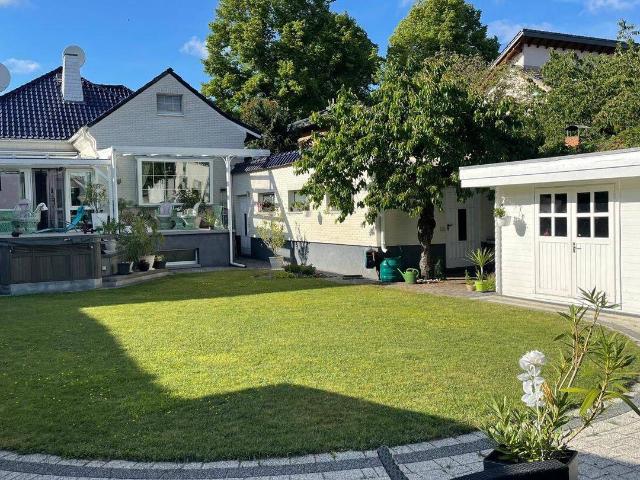 gemütliches Anwesen mit Pool, Sauna und Keller,Wintergarten+4 Zimmern in Mahlsdorf Süd