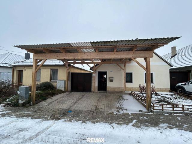 Gemütliches Einfamilienhaus mit Carport & Innenhof auf ca. 302 m² Grundstück