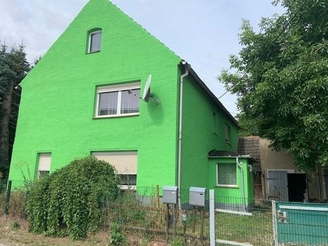 Wohnhaus mit großem Garten in ruhiger Lage