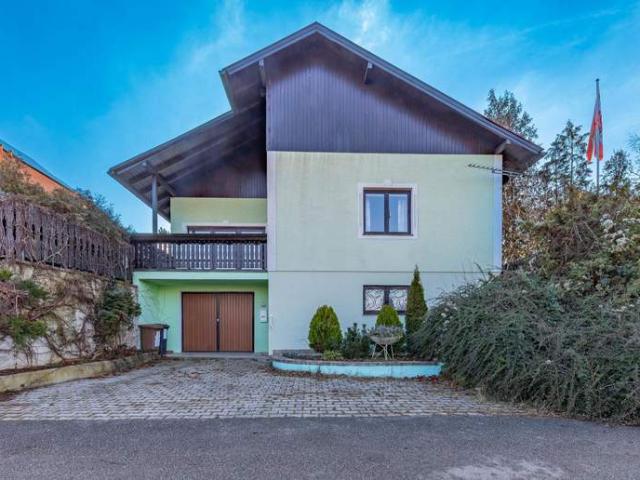 GEPFLEGTES HAUS MIT PHOTOVOLTAIK, POOL UND UNVERBAUBAREM AUSBLICK