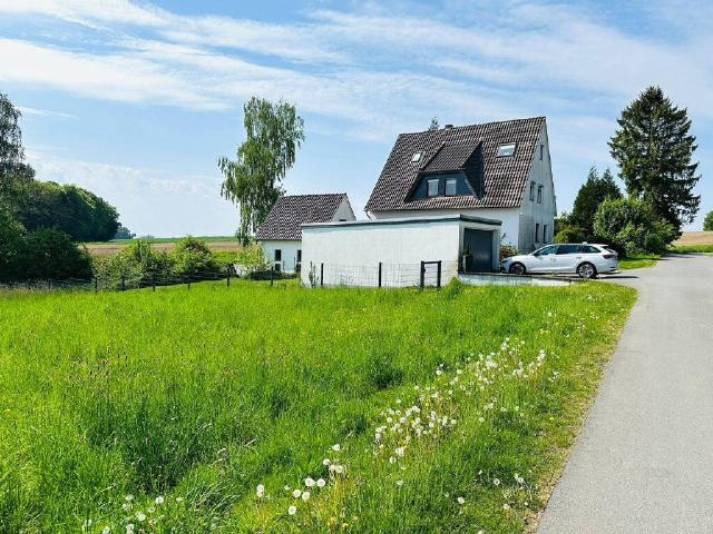Gemütliches Familiennest mit großem Garten und Doppelgarage zu verkaufen