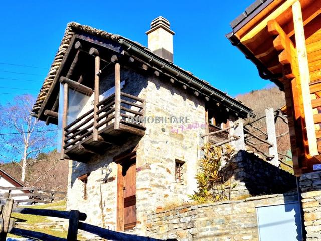 Gemütliches Rustico in ruhigem Tessiner Bergdorf, volle Wintersonne
