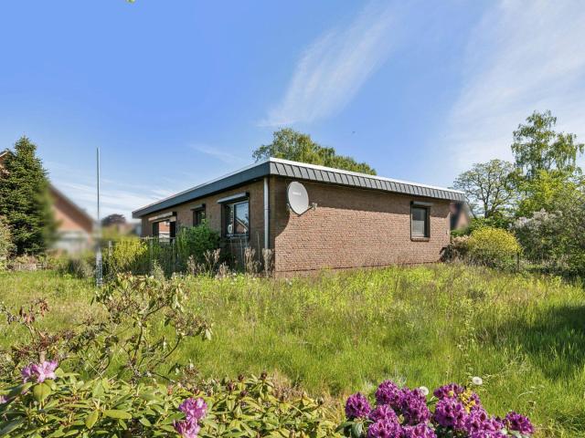 Gemütlicher Bungalow mit 3 bis 4 Zimmern, trockenem Vollkeller, Garage und Terrasse in Bad Bramstedt