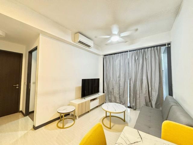Gem Residences Condominium For Rent, $4,000, 2 Bed 2 Bath 678 sqft $5.90 psf