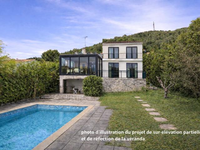 GEMENOS Maison plain pied avec garage et dépendance sur 599 m2 de terrain avec piscine