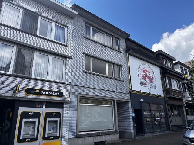 Gemengd gebruik te koop voor 165000 euro met 3 slaapkamers