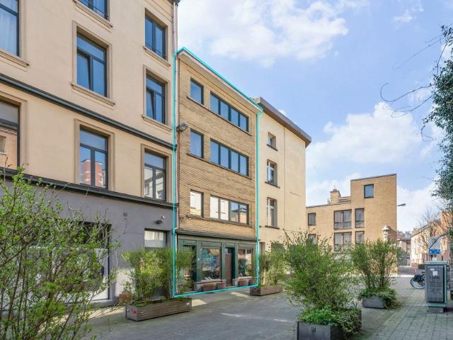 Gemengd gebruik te koop voor 355000 euro met 2 slaapkamers