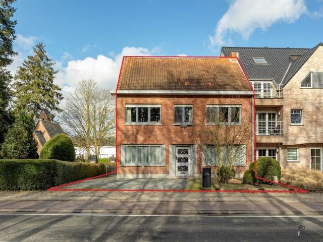 Gemengd gebruik te koop voor 389000 euro met 4 slaapkamers
