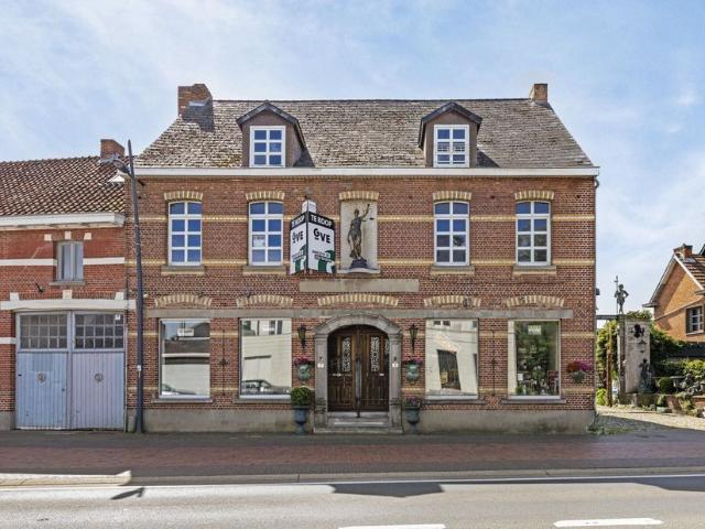 Gemengd gebruik te koop voor 399000 euro met 4 slaapkamers