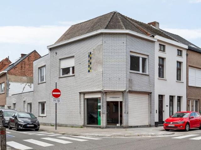 Gemengd gebruik te koop voor 330000 euro met 3 slaapkamers