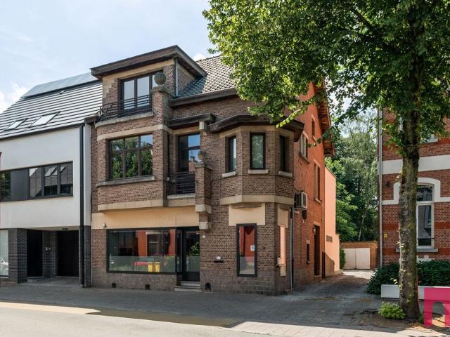 Gemengd gebruik te koop voor 435000 euro met 3 slaapkamers