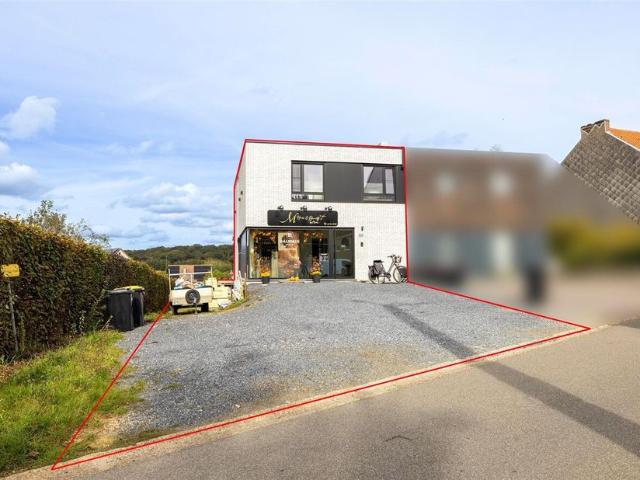 Gemengd gebruik te koop voor 540000 euro met 4 slaapkamers
