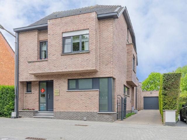 Gemengd gebruik te koop voor 545000 euro met 5 slaapkamers