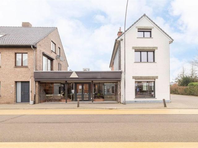 Gemengd gebruik te koop voor 600000 euro met 5 slaapkamers