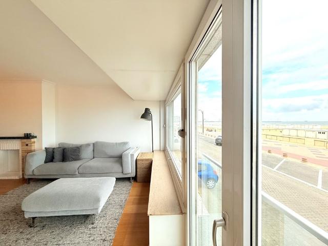 Gemeubeld 3 slaapkamer appartement met frontaal zeezicht!