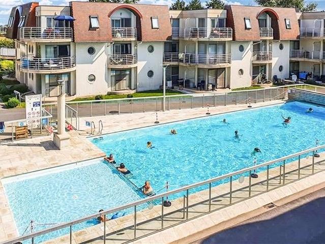 Gemeubeld 2 slpkm. app. met terras en gem. zwembad in Breden