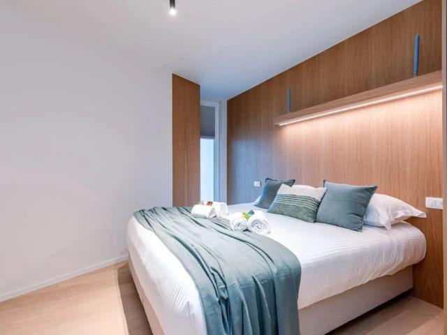 GEMEUBELD: Recent gerenoveerd en lichtrijk appartement, met zijdelings zeezicht, vlakbij het strand en het Casino