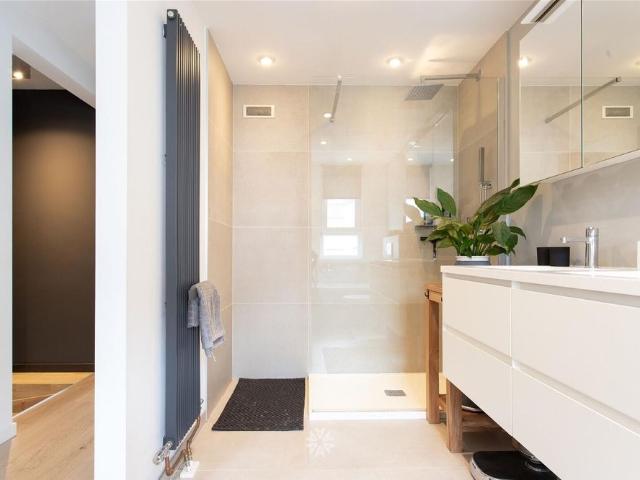 Gemeubelde/ Furnished woning met zonnige tuin te huur in Gent