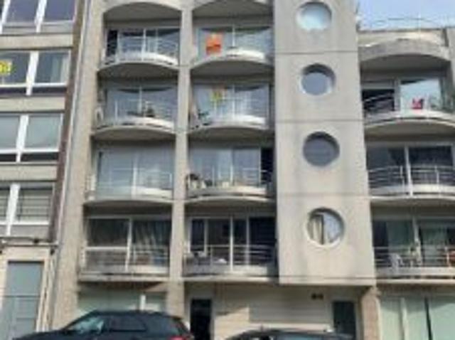 Gemeubelde studio met groot balkon in recente residentie!
