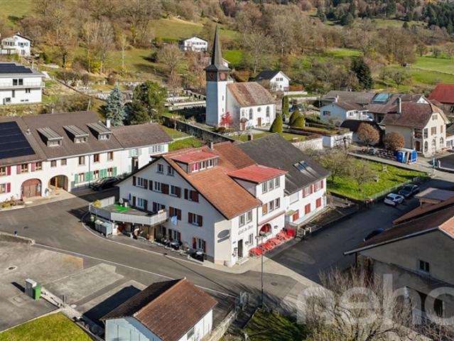 Gemischt genutztes Gebäude in Péry