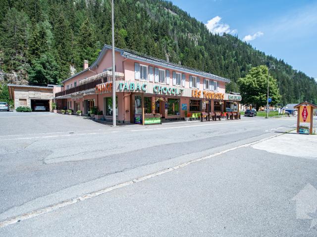 Gemischtes Gebäude mit laufendem Betrieb – Le Châtelard VS