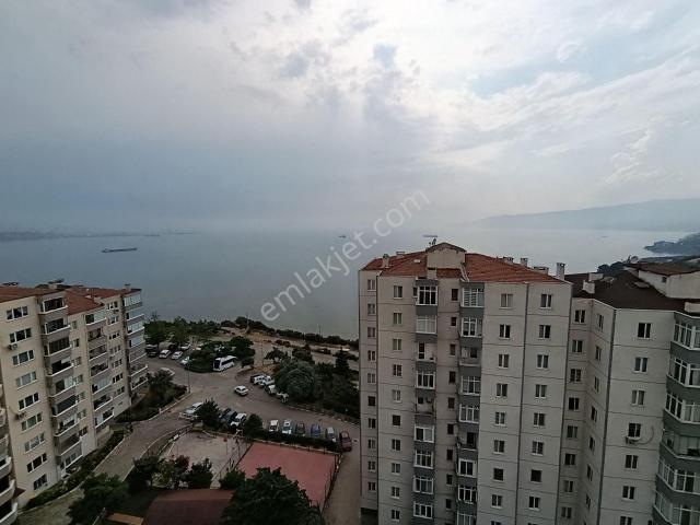 Gemlik Cumhuriyet Mah. Deniz Manzaralı Site İçi Arakat Asansörlü 3+1 Kiralık Daire