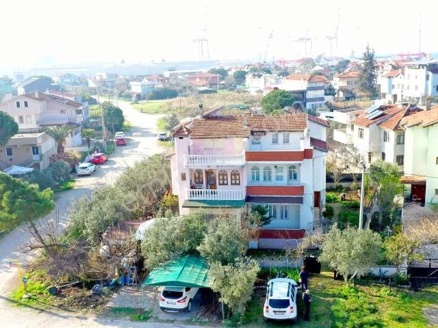 Gemsaz'da Satılık 3 Katlı Villa