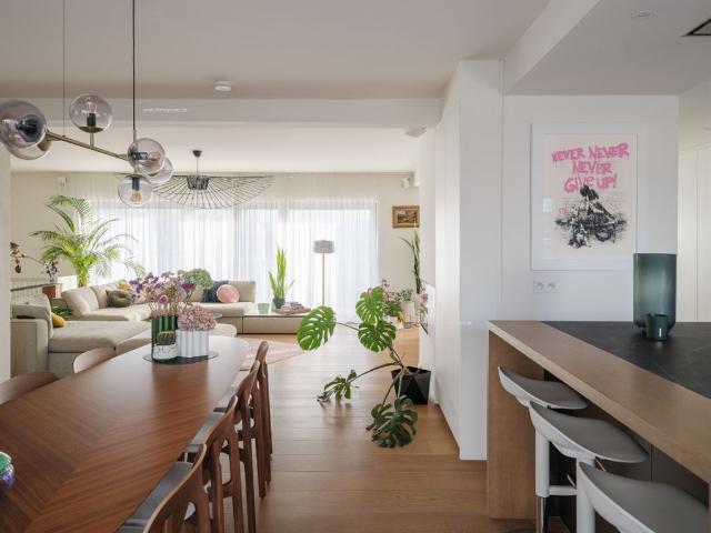 Gent centrum. Hoogwaardig gerenoveerde en stijlvolle penthouse met een bewoonbare oppervlakte van 175m2, twee ruime terrassen 2