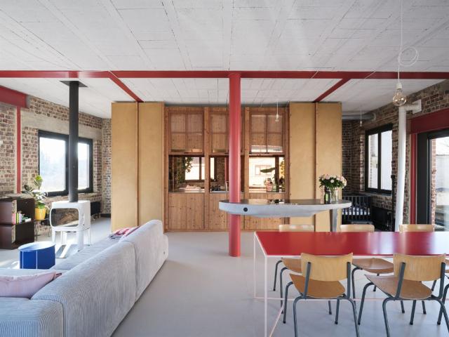 Gentbrugge Bijzonder unieke en architecturale loftwoning met daktuin in voormalig supporterscafé