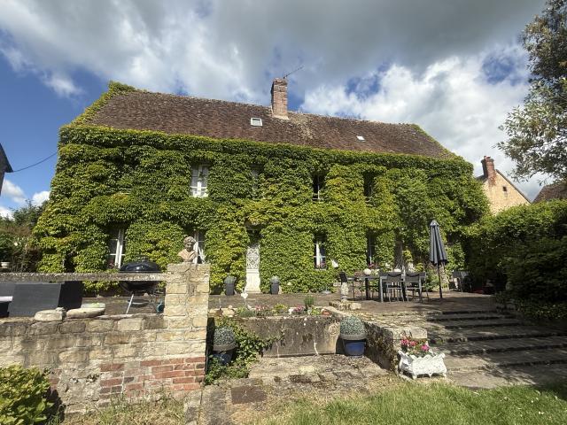 Gentillhommière et haras dans une petite ville du Perche