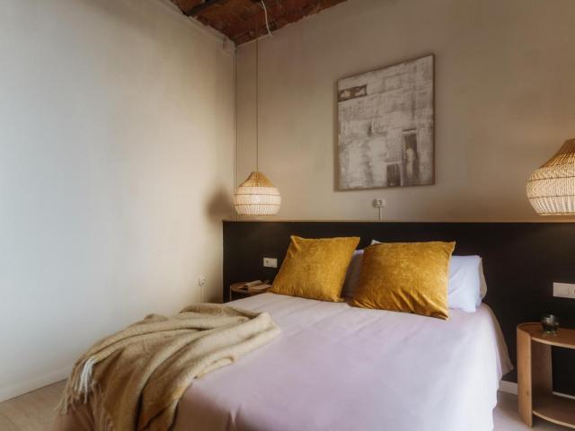 GENUS R3 Private room with double bed balcony