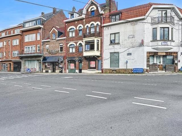 Genval Immeuble de rapport rénové incl. 3 apt/2 commerces