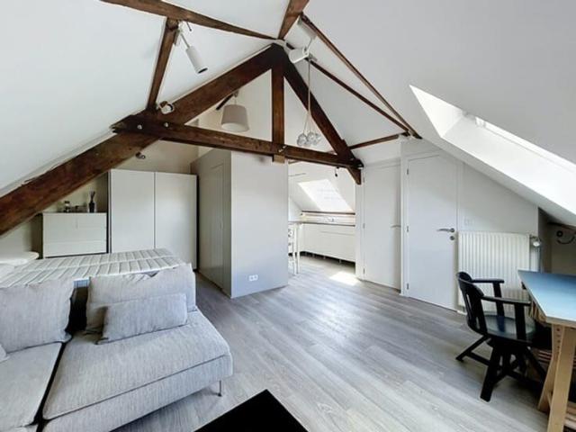 GENVAL Studio apartment of + 42 m² near the Papeteries