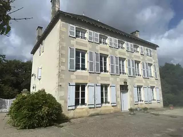 Gençay 86160 Achat / Vente maison 15 pièces t15