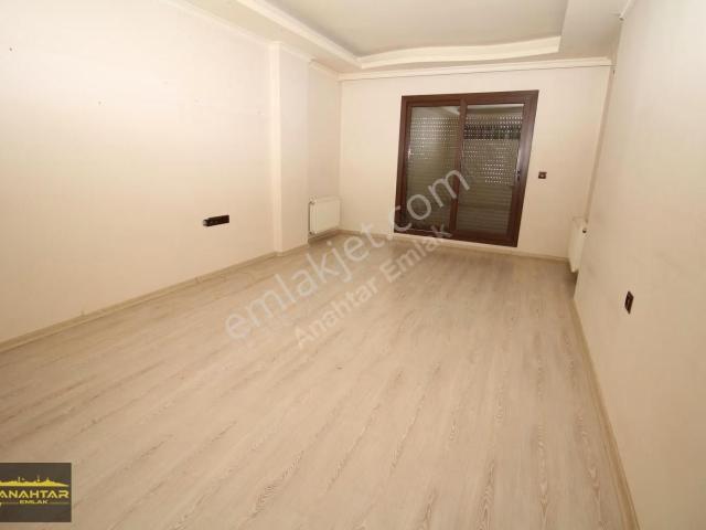 Genç Bina Asansörlü Otoparklı Ebeveyn Banyolu 3+1 Kiralık Daire