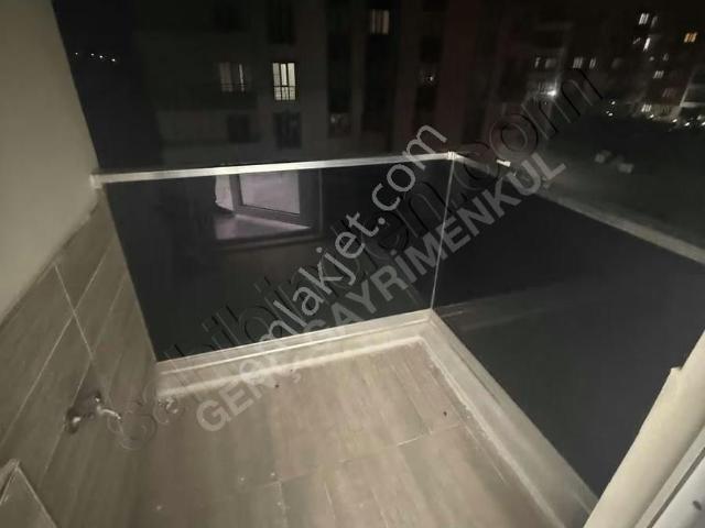 Genç Gayrimenkulden Zirve Sitesinde Geniş 3+1 Kiralık Daire