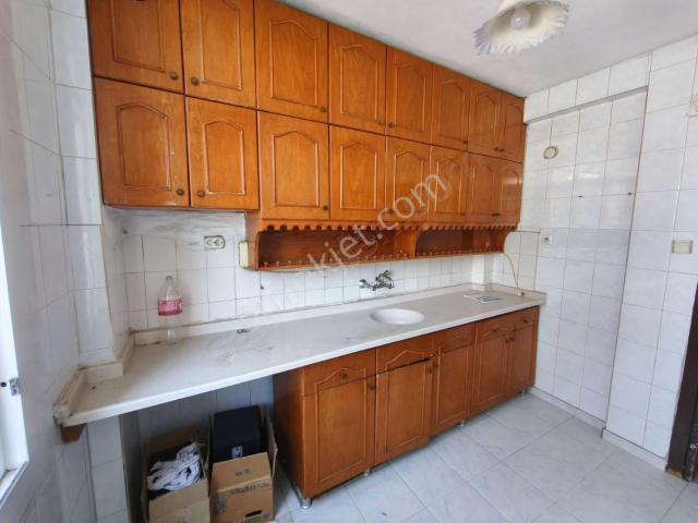 Genç Emlak'tan Mithatpaşa'da Kiralık 2+1 Daire