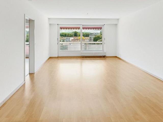 Generous 4.5 room apartment in the heart of Birsfelden