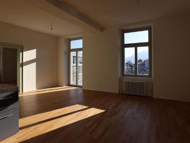 Generous 4.5 room apartment with balcony in Villa