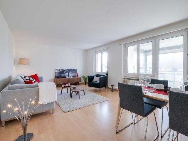 Generous 3 room apartment in a family friendly neighborhood!
