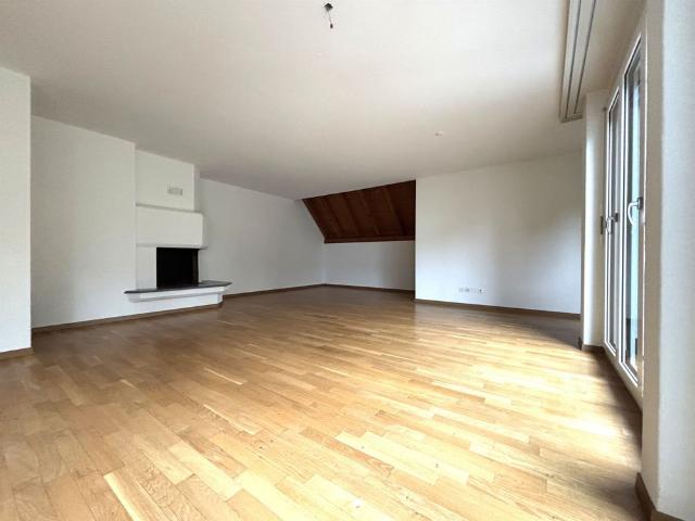 Generous duplex apartment is looking for new tenants!