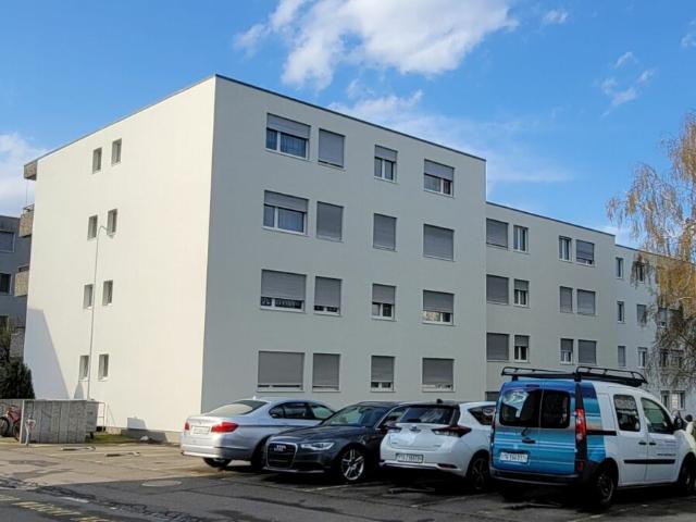 Generöses Wohnen top modern mit Balkon im Grünen!