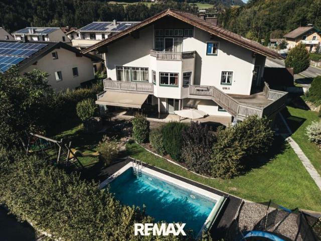 Generationentraum privates Mehrparteienhaus mit Pool