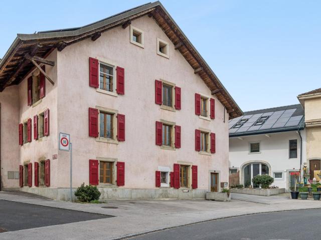 Generationenübergreifendes Haus mit 3 Wohnungen
