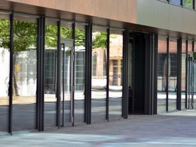 Geneva? Hyper centre: superb shop to be handed over | dreamo. Ch