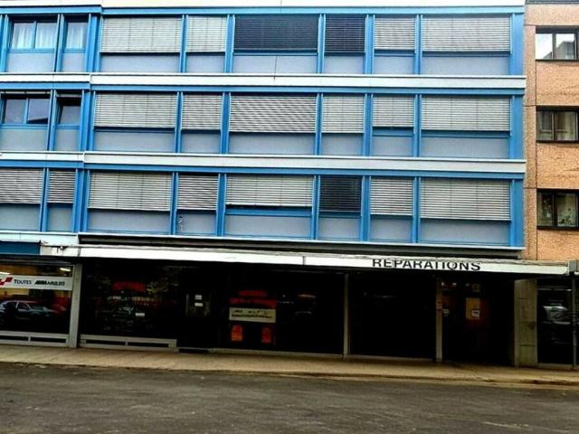 Arcade spacieuse et lumineuse au coeur des Acacias 243 m2