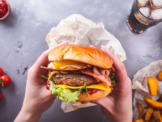 GENÈVE PAQUIS: HERRLICHES FAST FOOD SEHR GUT GELEGEN ZU VERKAUFEN