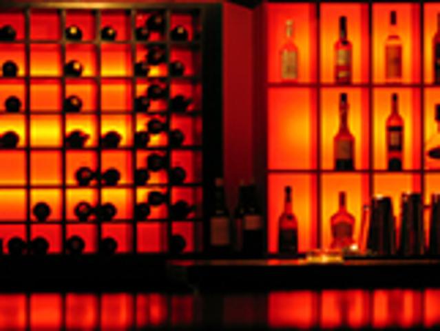 GENF: GROSSE FESTLICHE BAR WIRD ÜBERGEBEN