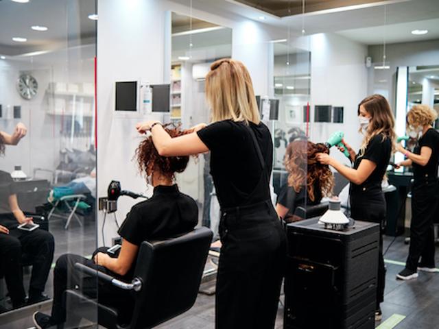GENF? RECHTES UFER: HERVORRAGENDER FRISEUR UND SCHÖNHEITSSALON WIRD ZURÜCKVERSETZT